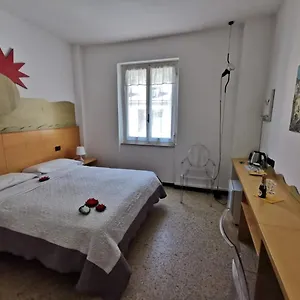 Tonino Nuova Gestione , Vernazza Italien